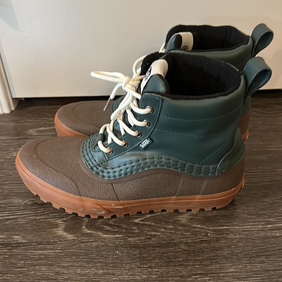 Vans Standard Mid Snow MTE Boot - Picture 4 of 4